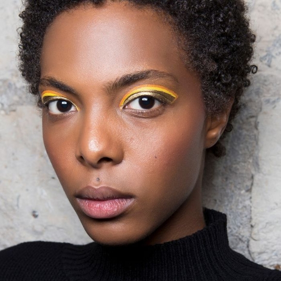 Romantic Beauty Yellow Eyeliner. - Picture 4 of 4